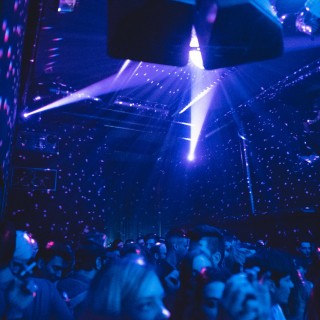 Στο ανανεωμένο six d.o.g.s. έρχεται «Περεστρόικα» (έχουμε και τις φωτό από το νέο εσωτερικό του)