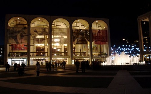 ΗΠΑ: Η Μετροπόλιταν Όπερα της Νέας Υόρκης εκκενώθηκε αφού άγνωστος σκόρπισε στο σκάμμα της ορχήστρας μια μυστηριώδη σκόνη
