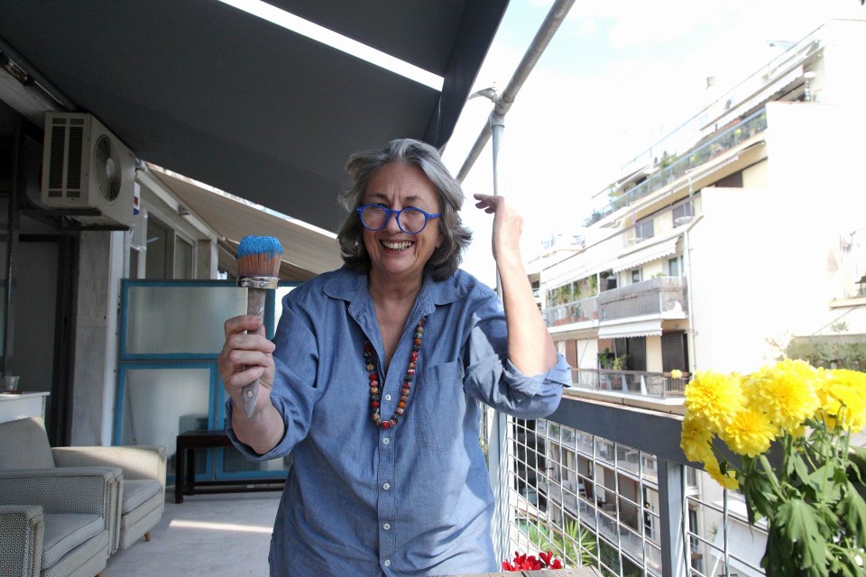 «Μ’ αρέσει να διδάσκω τους ανθρώπους, πώς να κρατούν το πινέλο, πώς να κάνουν πιο λεπτά γραμμές, πώς να ανακατεύουν τα χρώματα»