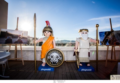 Οι πρώτες ελληνικές φιγούρες PLAYMOBIL κυκλοφόρησαν και μοιράζουν χαμόγελα