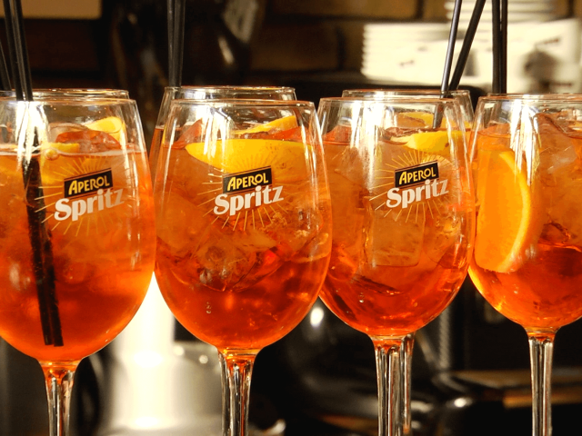 Aperol Spritz: Η διασκέδαση βρήκε το απόγευμά της