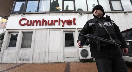 Τουρκία: Συλλήψεις στελεχών της εφημερίδας Τζουμχουριέτ