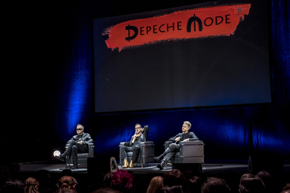 depeche-mode-press-conference-milan-11-october-2016-101
