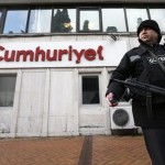 Τουρκία: Μια «καφκική» δίκη καταγγέλλουν οι RSF την πρώτη ημέρα της εκδίκασης της υπόθεσης εναντίον των δημοσιογράφων της Cumhuriyet