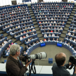 Το Ευρωπαϊκό Κοινοβούλιο καλεί την Άγκυρα να απελευθερώσει τους δημοσιογράφους που έχει φυλακίσει χωρίς αποδείξεις