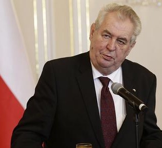 Μνήμες των στρατοπέδων συγκέντρωσης ξυπνά η «αλλόκοτη» πρόταση του Τσέχου προέδρου