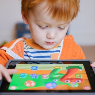 Πόση ώρα επιτρέπεται η χρήση έξυπνων συσκευών από τα παιδιά;