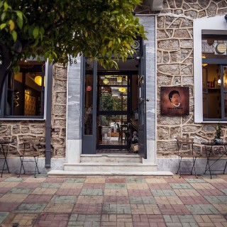 To Σούζυ Tρως σερβίρει τις πιο νόστιμες γαρίδες κανταΐφι σε μια μονοκατοικία του Κορυδαλλού