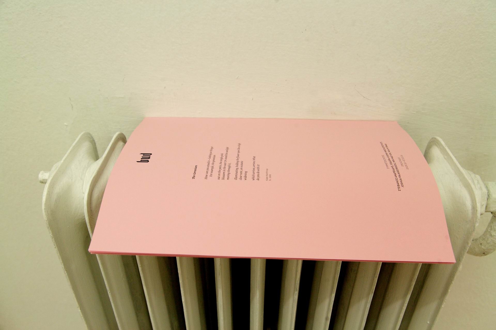 To ποίημα "Το γεράνι" της Kate Northrop, μας υποδέχεται στο flyer του Bud.