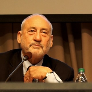 Joseph Stiglitz: Ο μόνος λόγος που έχετε αυτό το χαρτί (ευρώ), είναι επειδή οι τράπεζές σας έχουν το μονοπώλιο και σας σταματούν από το να αποκτήσετε ψηφιακή οικονομία.