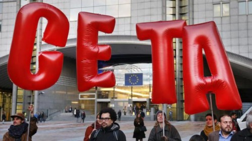 Βέλγιο: Την ικανοποίησή τους για την υπογραφή της CETA εξέφρασαν οι Τουσκ, Γιούνκερ και Τριντό