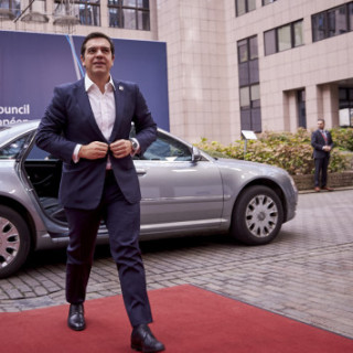 Τί απάντησε ο Τσίπρας για τις αποκαλύψεις του Ολάντ και την επιστροφή στη δραχμή;