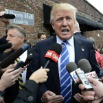 Ο Τραμπ εξαιρεί τις Βίβλους από τους δασμούς σε κινεζικά προϊόντα