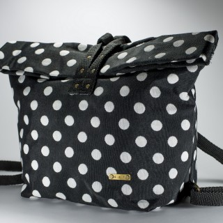 Βάλτε τελεία στις τσάντες που ξέρατε. Έφτασαν οι Dot.