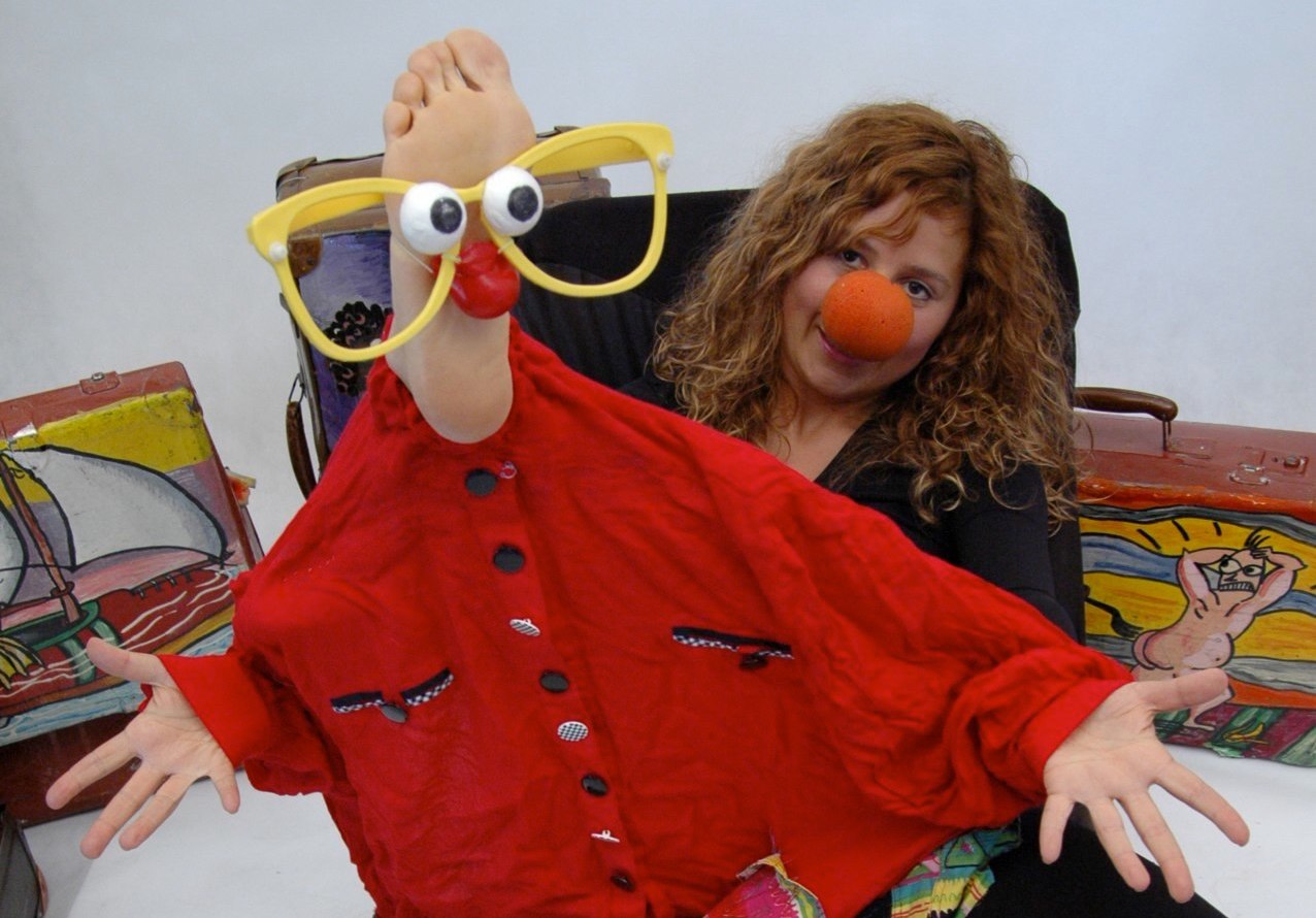 Τα πόδια της  Βερόνικα Γκοντζάλες από την Αργεντινή είναι ιδιαίτερα: μπορούν να μεταμορφωθούν σε ανθρώπινους χαρακτήρες, κάθε φορά που τα σηκώνει προς στον ουρανό