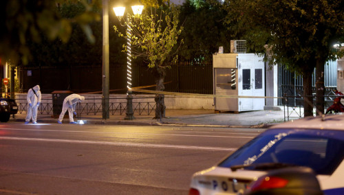 Επίθεση με χειροβομβίδα στο κέντρο της Αθήνας- Κλειστοί οι δρόμοι