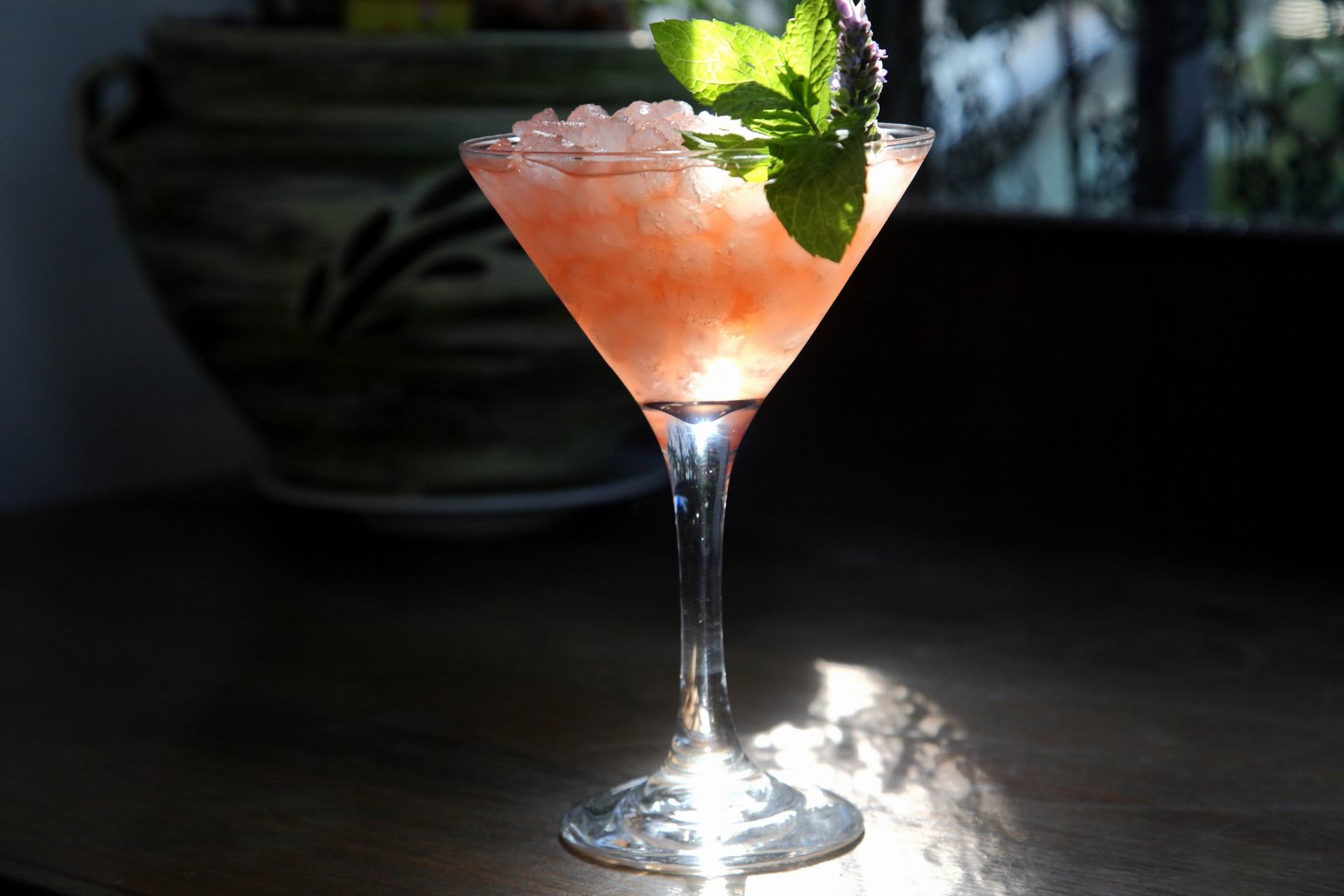 Cosa Nostra (τεκίλα, Campari, ταμπάσκο, φρ. πιπέρι)