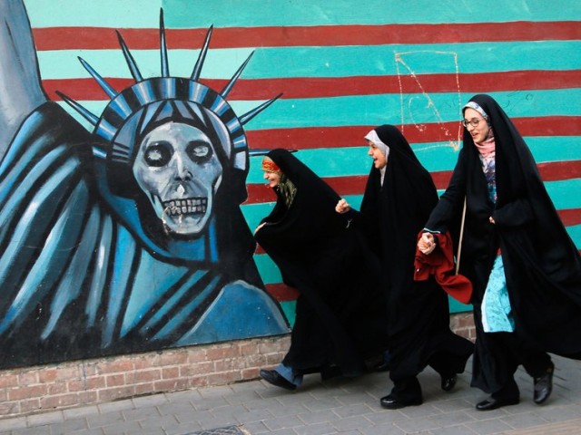 «Θάνατος στην Αμερική» φωνάζουν στο Ιράν, 37 χρόνια μετά την κρίση των ομήρων