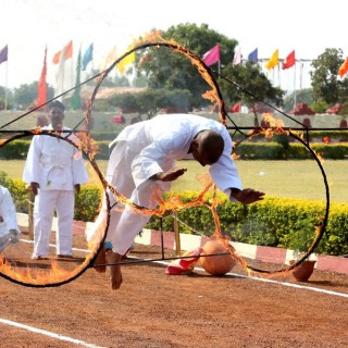 Έτσι δείχνουν οι δόκιμοι τις δεξιότητές τους στην Ινδία