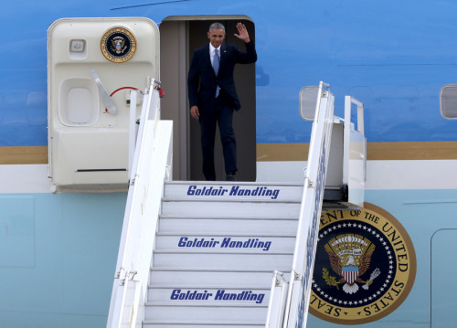 Επίσκεψη Ομπάμα: Οι πρώτες εικόνες από το αεροδρόμιο