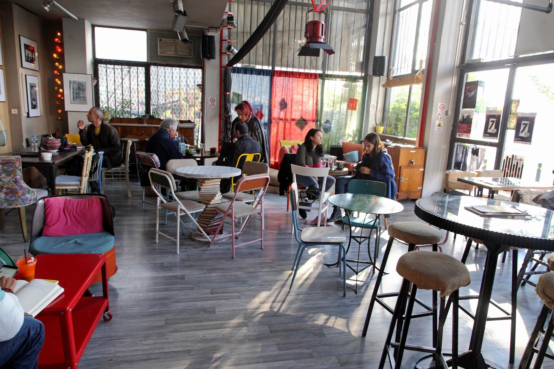 Στους χώρους της Φάμπρικας πραγματοποιούνται θεατρικές παραστάσεις, κινηματογραφικές προβολές, μικρά μουσικά live, ακροβατικά δρώμενα, φωτογραφικές εκθέσεις με προαιρετική συνεισφορά του κοινού.