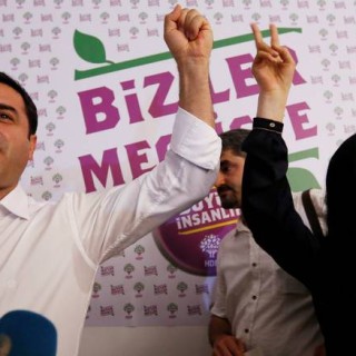 Τουρκία: Προφυλακίσθηκαν οι ηγέτες του φιλοκουρδικού κόμματος HDP