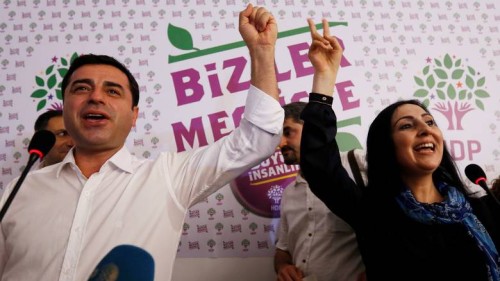 Τουρκία: Προφυλακίσθηκαν οι ηγέτες του φιλοκουρδικού κόμματος HDP