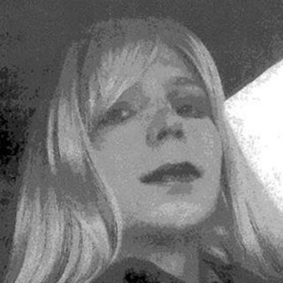 Η Τσέλσι Μάνινγκ ζήτησε από τον Ομπάμα να μειώσει την ποινή της προτού αποχωρήσει από τον Λευκό Οίκο