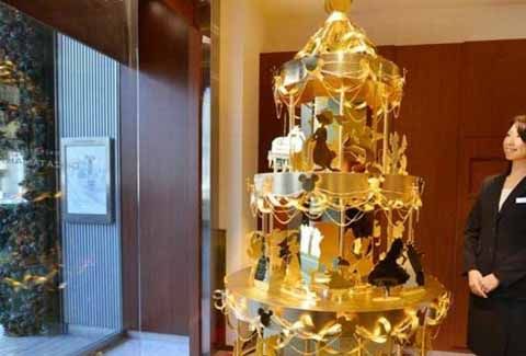 Χριστουγεννιάτικο δένδρο από ατόφιο χρυσάφι πωλείται σε κατάστημα του Τόκιο