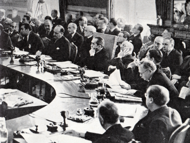 Στις 15 Νοεμβρίου του 1920 πραγματοποιείται η πρώτη συνέλευση της Κοινωνίας των Εθνών