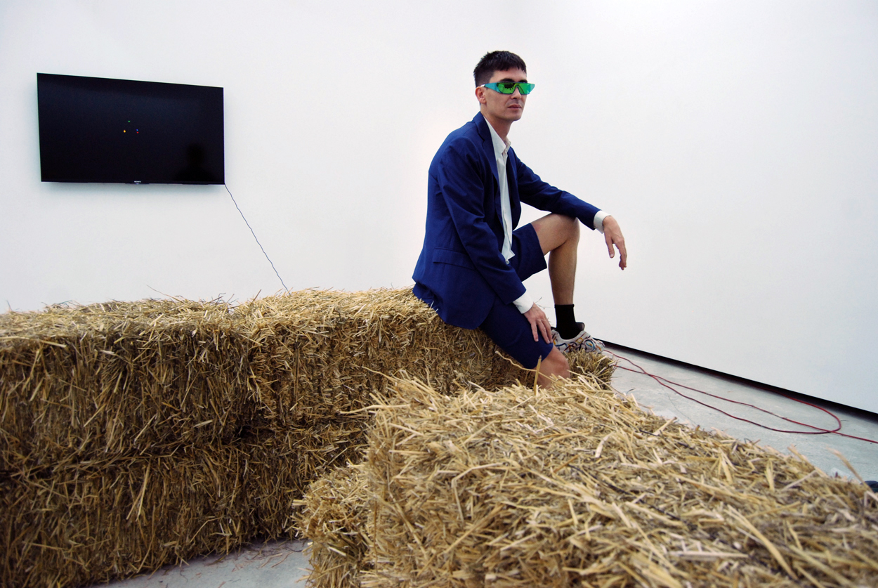 «Το μυαλό μου λειτουργεί ως υπολογιστής που σκανάρει το οπτικό περιβάλλον και αμέσως απομονώνει συγκεκριμένα στοιχεία που μπορεί να έχουν κάποιο νόημα σχετικό με τα έργα μου». 