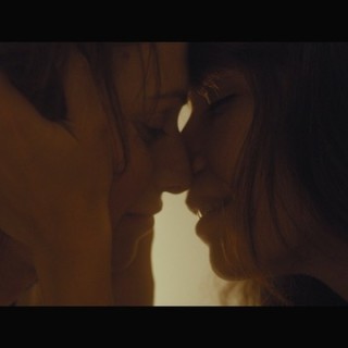 Δείτε το «Δίπλα Σου – By Your Side»!