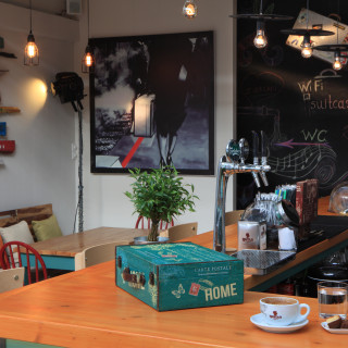 Τι περιέχει μια Βαλίτσα που μόλις άνοιξε στην Πλατεία Βαρνάβα;