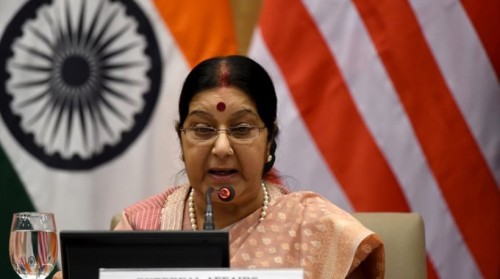 Οι Ινδοί προσφέρουν το νεφρό τους για να ζήσει η υπουργός Εξωτερικών