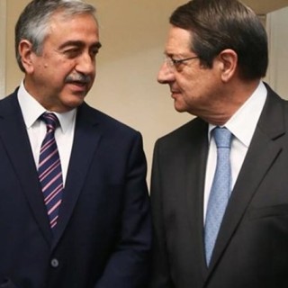 Διαπραγματεύσεις για το Κυπριακό: Σε εξέλιξη η συνάντηση Αναστασιάδη-Ακιντζί, για το περιουσιακό