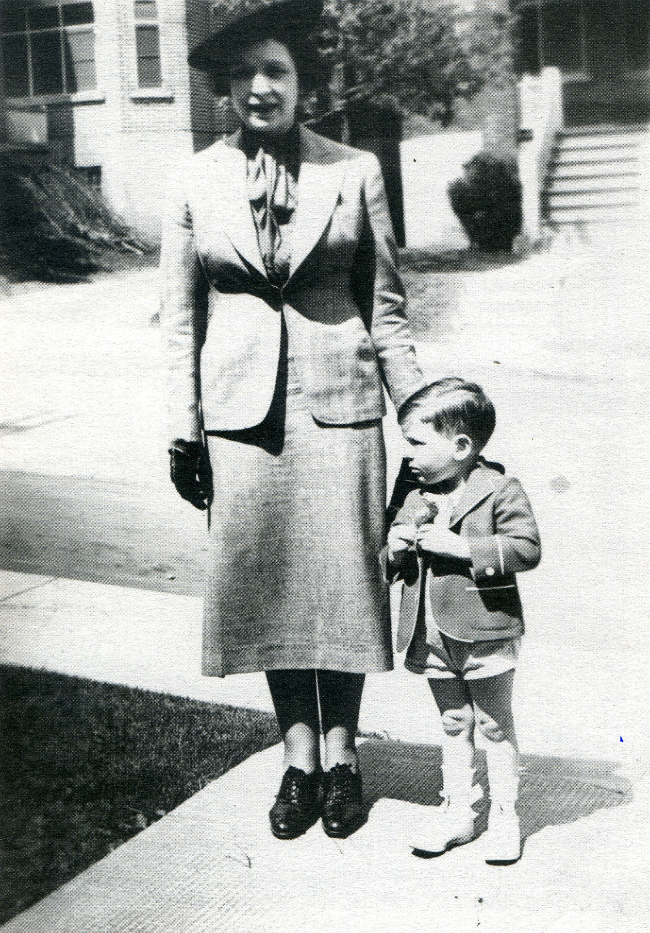 Ο Λέοναρντ Κοέν με τη μητέρα του Masha. 
