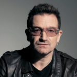 H φωτογραφία του Bono πάνω σε μοτοσικλέτα της αστυνομίας στο Whataburger  που έγινε viral
