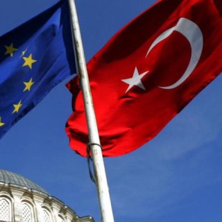 Ε.Ε.-Τουρκία: Η Ένωση δεν πρέπει αναστείλει τις ενταξιακές διαπραγματεύσεις με την Τουρκία