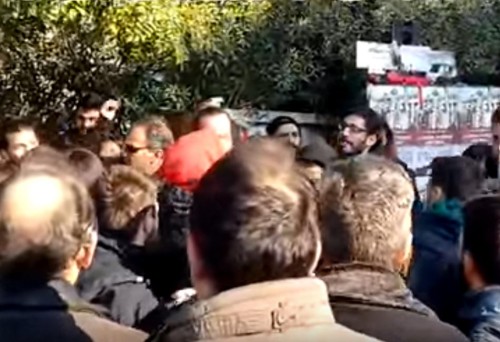 Θεσσαλονίκη: Εμπόδισαν μέλη του ΣΥΡΙΖΑ να καταθέσουν στεφάνι στο μνημείο της Πολυτεχνικής σχολής του ΑΠΘ