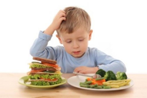 Τι λάθη κάνουν οι γονείς με την παιδική διατροφή;