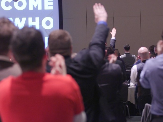 «Χάιλ Τραμπ!»: Ο ναζιστικός χαιρετισμός των λευκών εθνικιστών για τον νεοεκλεγέντα πρόεδρο