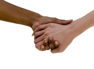 Όλοι ίσοι με αυστηρές ποινές. «Φρένο» στις διακρίσεις από την κυβέρνηση.