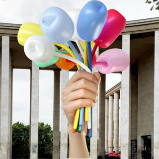 «Ένα μπουκέτο από τουλίπες», δωρίζει ο Τζεφ Κουνς στη μνήμη των θυμάτων των επιθέσεων στο Παρίσι