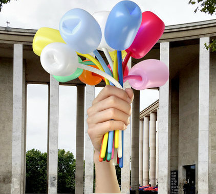 «Ένα μπουκέτο από τουλίπες», δωρίζει ο Τζεφ Κουνς στη μνήμη των θυμάτων των επιθέσεων στο Παρίσι