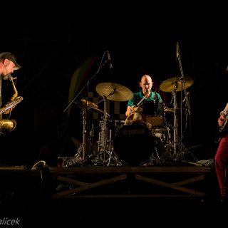 To low rock των (Vapors of) Morphine είναι ακόμα ζωντανό