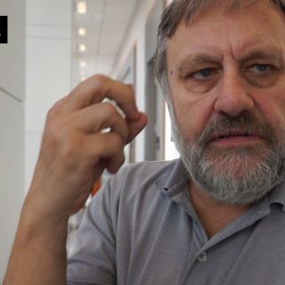 Σλάβοϊ Ζίζεκ: Δεν φεύγεις από το ευρώ, μένεις και προκαλείς χαμό (Βίντεο)