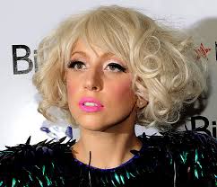 Η Lady Gaga γράφει για τη σημασία του να είσαι γυναίκα σήμερα