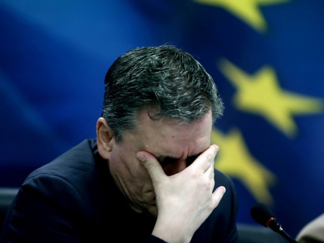 Eurogroup: «Φρένο» στην εκταμίευση της δόσης