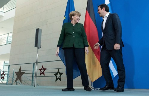 Μέρκελ προς Τσίπρα: Οι αποφάσεις δεν λαμβάνονται στο Βερολίνο