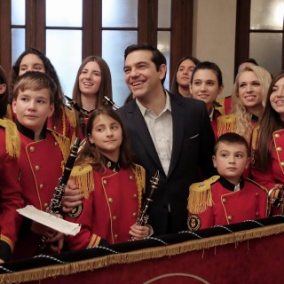 «Αυτά είναι του ευρώ… Θέλω παραδοσιακά κάλαντα»